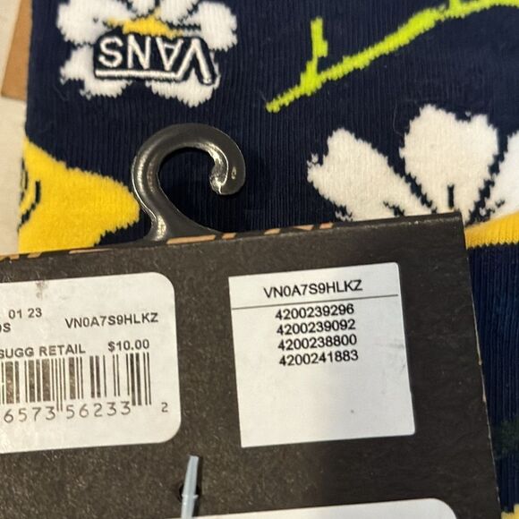 VANS UNISEX CLASSIC PRINT 3/4 CREW SOCK FEATURES A FLOWER PATTERN - Picture 3 of 3